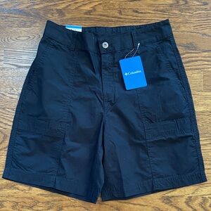 NWT Women’s Columbia Black Cargo Shorts - Size 4